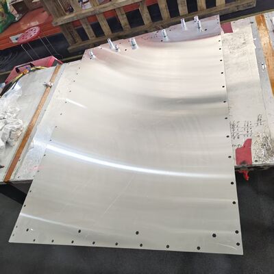 Kualitas Custom EV Battery Liquid Cooling Plate Progressive Stamping CAB Vacuum Brazing Aluminium Cooling Tray Dengan Isolasi PU Foam pabrik